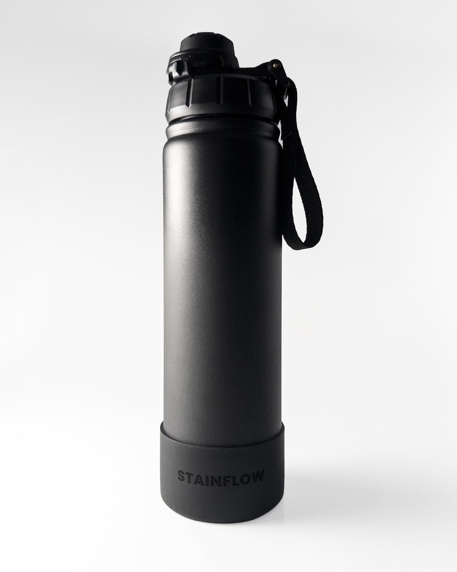Schwarze FLOW Trinkflasche von Stainflow mit 1200ml Fassungsvermögen, aus robustem Kunststoff, mit Schraubverschluss.