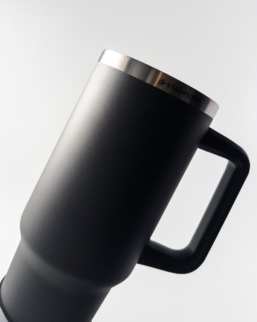 Stainflow FLOW Thermobecher in Schwarz, Edelstahl mit schwarzem Kunststoffdeckel, isolierter Trinkbecher für unterwegs